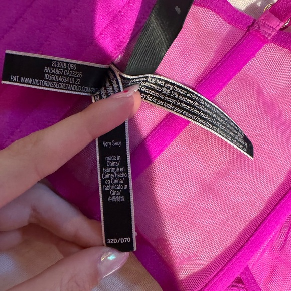 Victoria's Secret Fuchsia Lace Bra - Picture 2 of 3